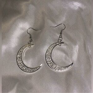 Handcrafted Elegant Silver Crescent Moon Earrings